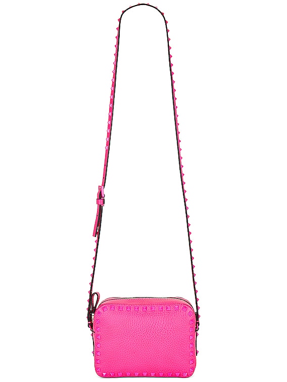 købe Pelmel Nautisk Valentino Garavani Rockstud Cross Body Bag in Pink | FWRD
