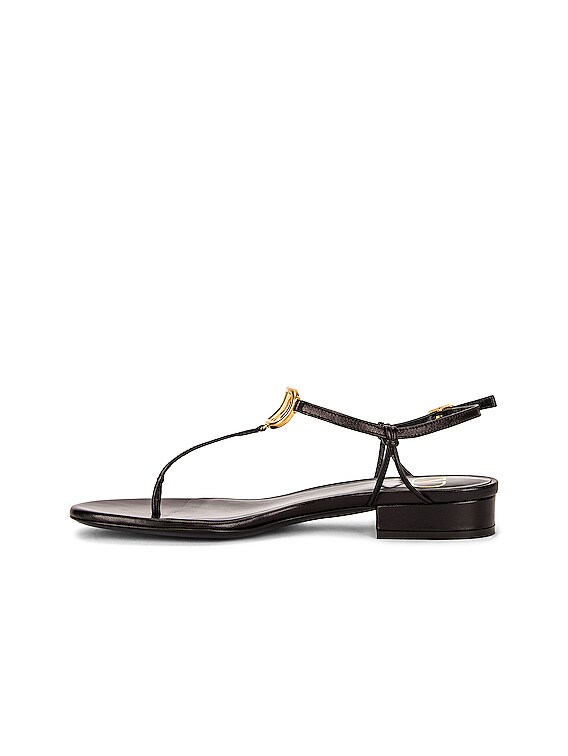 VIP【送料関税込】VALENTINO GARAVANI VLOGO THONG SANDALS Valentino Garavani Vlogo Thong Sandals in Black | FWRD