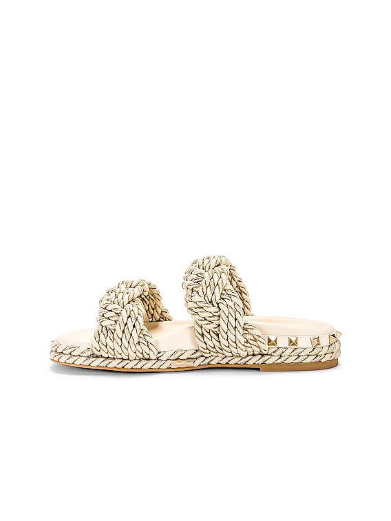 ☆【VALENTINO】☆V LOGO フラット サンダル☆IVORY☆ Valentino Garavani サンダル - Light Ivory | FWRD