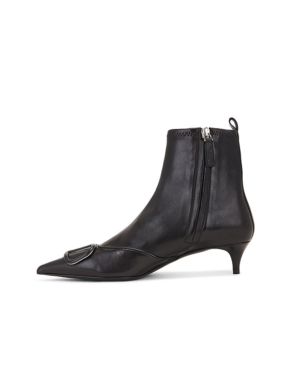 VALENTINO ブーティ Valentino Garavani V Logo Signature Stretch Bootie in Nero | FWRD