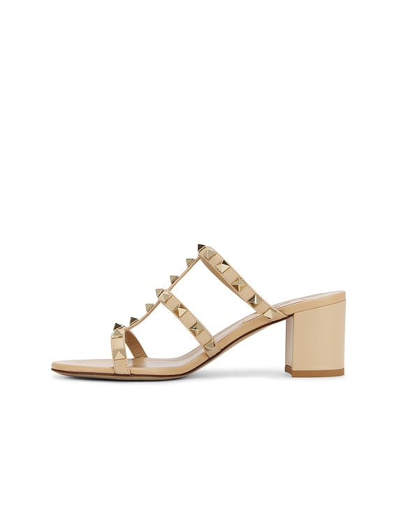 Valentino Garavani Rockstud Slide in Sabbia | FWRD
