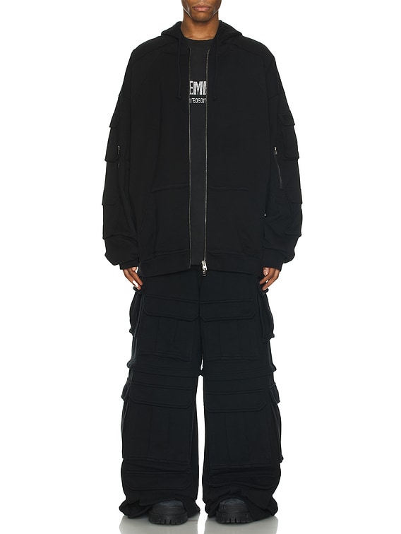 パンツ vetements BLACKOUT CARGO SWEATPANTS VETEMENTS Blackout Cargo Sweatpants in Black | FWRD