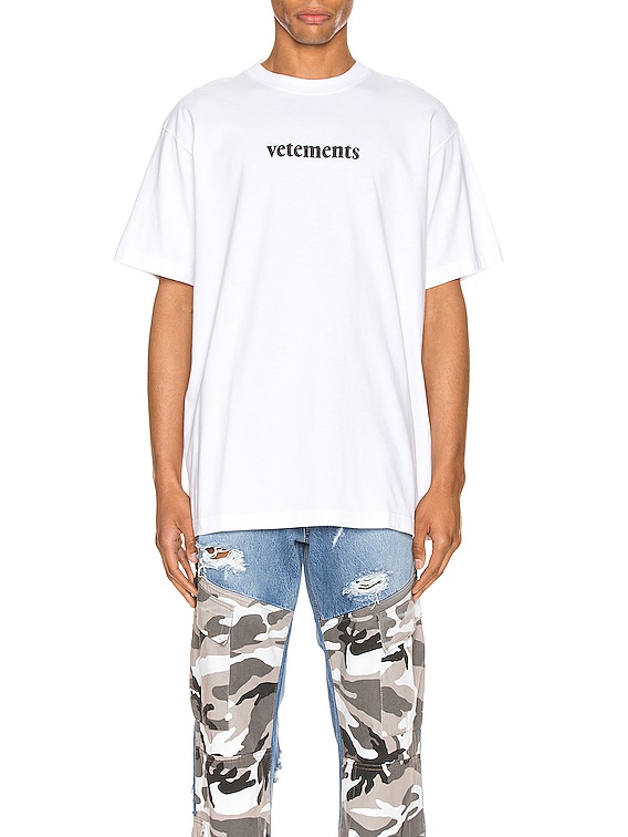 VETEMENTS Logo Tee in White | FWRD