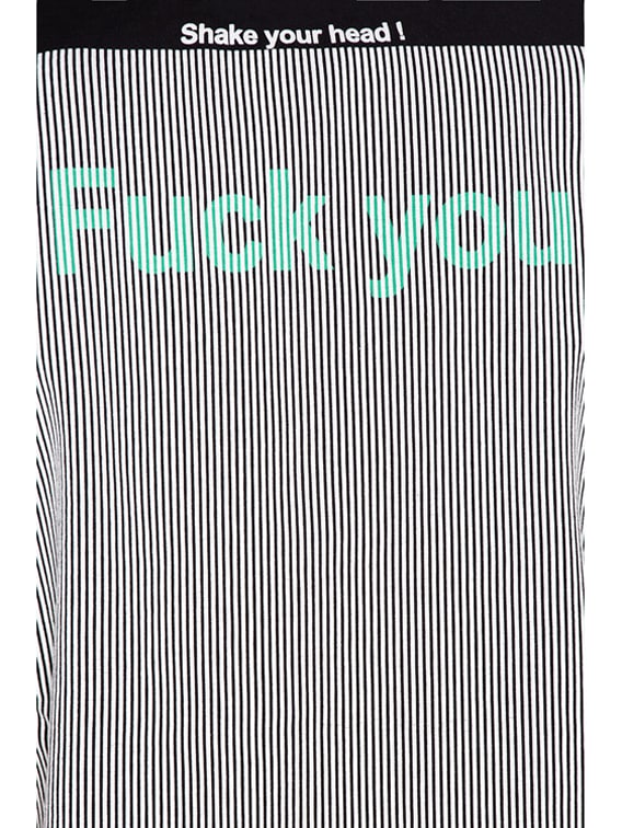 VETEMENTS Shake Your Head Tee in Black & Elephant | FWRD