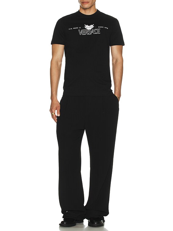 関税込♦VERSACE♦ファイヤーロゴTシャツ V-Emblem Metallic Logo T-Shirt | VERSACE US
