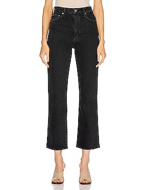 Pinch Waist Kick in Realm