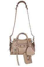 Balenciaga neo cagole チャーム　ミラー Balenciaga NEO CAGOLE バッグ - Dark Mink Grey | FWRD