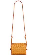 【最短翌日着・関税送料込】 BOTTEGA VENETA ショルダーバッグ Bottega Veneta MINI LOOP ショルダーバッグ - Cob & Gold | FWRD