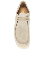 Clarks Wallabee Boot in Pale Grey Suede, view 4, click to view large image.