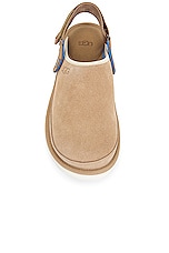 UGG Goldencoast Clog in Sand & Santorini, view 4, click to view large image.