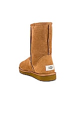 UGG M Classic Short in Chestnut, view 3, click to view large image.