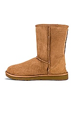 UGG M Classic Short in Chestnut, view 5, click to view large image.