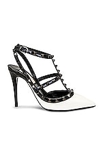 バレンティノ♡ヒール Valentino Garavani ROCKSTUD ヒール - Ivory & Nero | FWRD