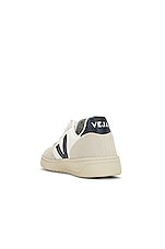 Veja V-10 B-Mesh in White & Nautico, view 3, click to view large image.
