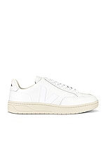 Veja V-12 in Extra White, view 1, click to view large image.
