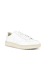 Veja V-12 in Extra White, view 2, click to view large image.