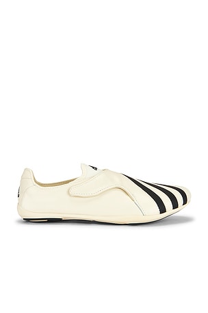 adidas Originals x Pharrell Williams Yoga Vario Sneaker in White