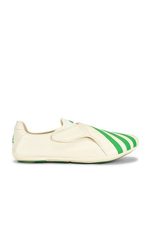 adidas Originals x Pharrell Williams Yoga Vario Sneaker in White