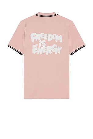 COMME des GARCONS SHIRT x FRED PERRY FREEDOM is ENERGY Polo in Rose