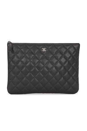 Chanel Caviar Medium O Case Clutch in Black