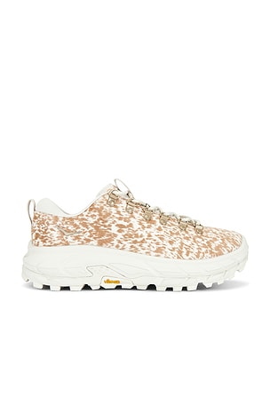 HOKA Tor Summit + Sneaker in Beige