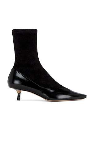JACQUEMUS Les Bottines Tourni Pump in Black