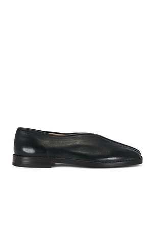 Lemaire Shiny Nappa Lamb Flat Piped Slippers in Black