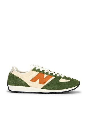New Balance 471 Sneaker in Green,Beige