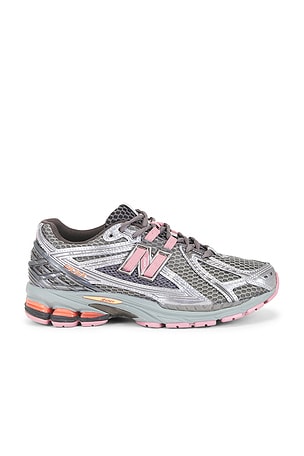 New Balance U190629R in Metallic Silver
