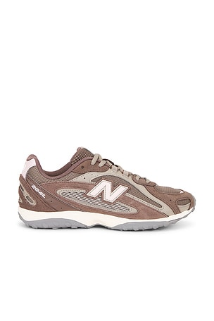 New Balance 204 Sneaker in Brown
