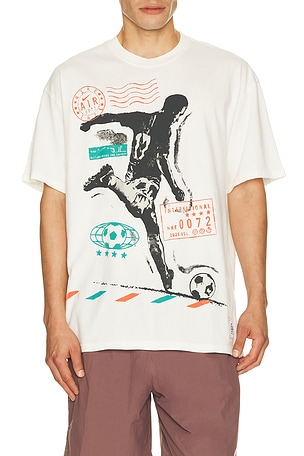 Nike NSW Tee LSE Celeb Fb in Cream