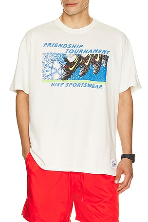 Nike NSW Tee LSE Celeb Fb 2 in Cream