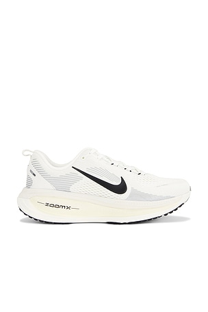 Nike Vomero 18 in White