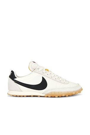 Nike Waffle Racer in Brown