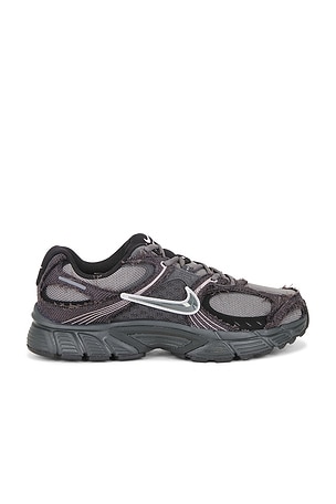 Nike V5 Rnr Sneaker in Grey