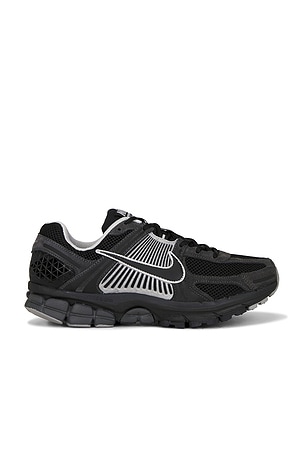 Nike Zoom Vomero 5 in Black