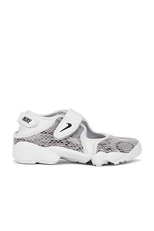 Nike Air Rift Print Sneaker in Light Grey
