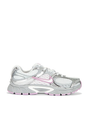Nike V5 Runner Sneaker in Grey