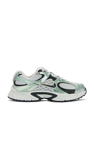 Nike V5 RNR Reflective Accent Sneaker in Sage