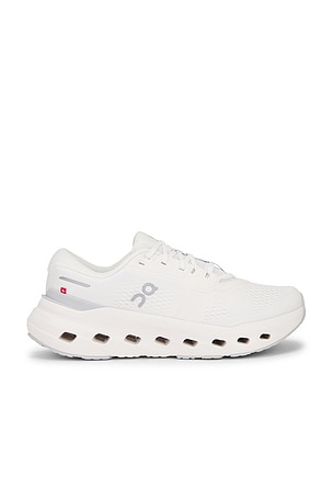 On Cloudrunner 3 in White