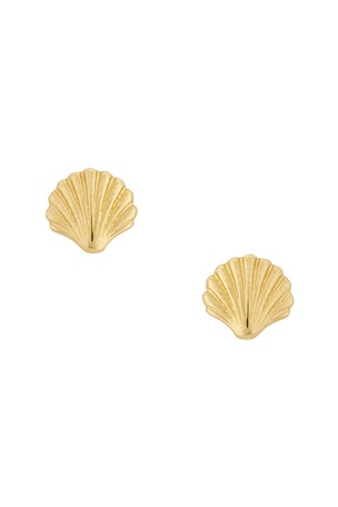STONE AND STRAND Scallop Shell Earrings in Metallic Gold