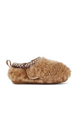 UGG Baby Tasman Maxi Curly Slipper in Brown