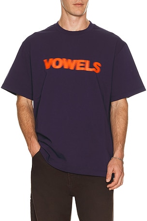 vowels Blur Tee in Navy